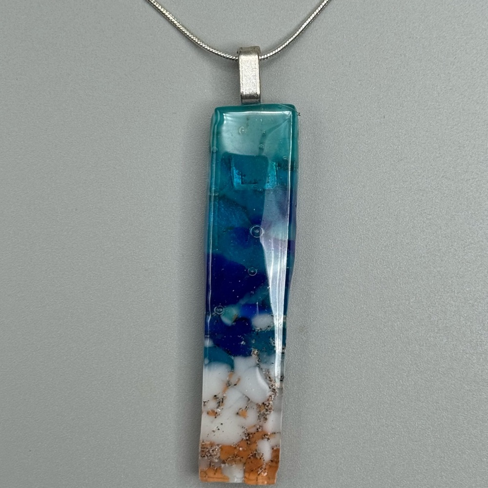 Elegant Multicolor Pendant Necklace